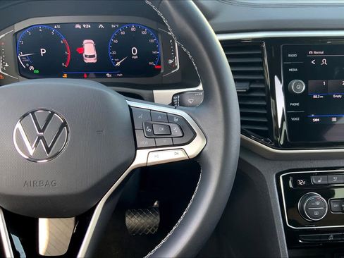 Used 2021 Volkswagen Atlas Cross Sport SEL Premium image 23