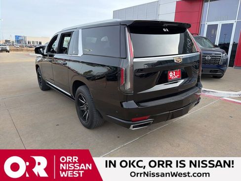 Used 2021 Cadillac Escalade ESV Premium Luxury Platinum image 3