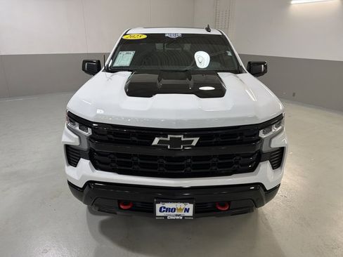 Used 2025 Chevrolet Silverado 1500 LT Trail Boss w/ LT Trail Boss Premium Package AWD/4WD image 3