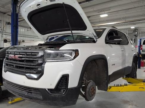 Used 2023 GMC Acadia AT4 image 2