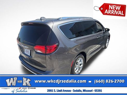 Used 2019 Chrysler Pacifica Touring-L Plus w/ Advanced Safetytec Group FWD image 5