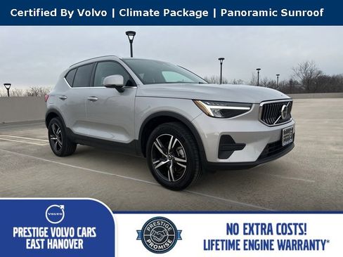Certified 2025 Volvo XC40 B5 Core image 1