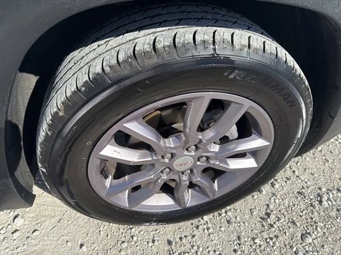 Used 2023 GMC Terrain SLT image 25