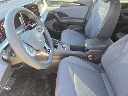 New 2026 Volkswagen Tiguan SE R-Line image 11