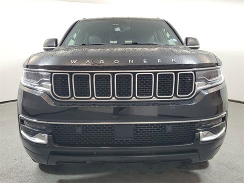Used 2023 Jeep Wagoneer 4WD image 2