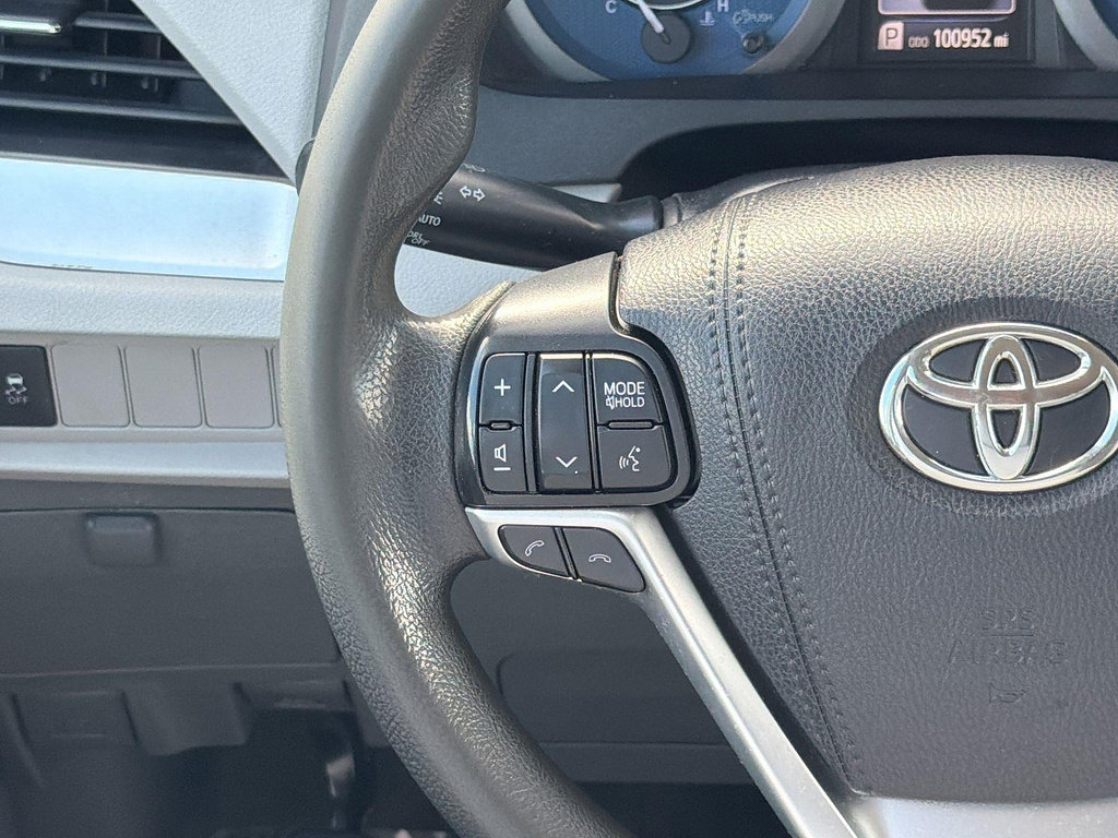 Used 2020 Toyota Sienna LE w/ Carpet Mat Package FWD image 8