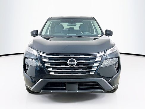 Used 2024 Nissan Rogue SV image 2