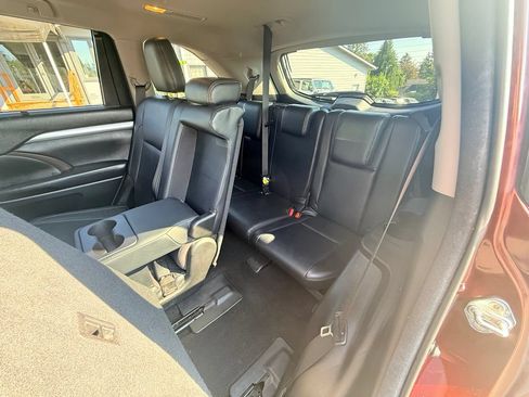 Used 2018 Toyota Highlander XLE AWD/4WD image 34