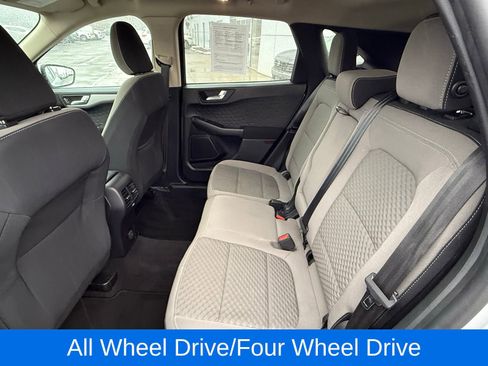Used 2020 Ford Escape SE image 14