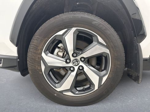 Used 2025 Toyota RAV4 SE w/ Weather & Moonroof Package AWD/4WD image 25