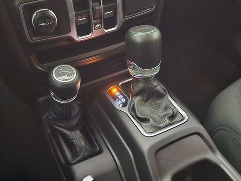 Used 2023 Jeep Wrangler Unlimited AWD/4WD image 31