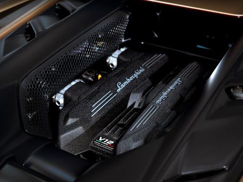 Used 2024 Lamborghini Revuelto AWD/4WD image 48