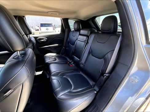 Used 2016 Jeep Cherokee Limited FWD image 32