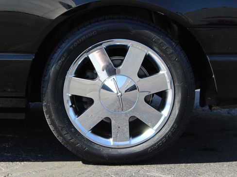 Used 2003 Ford Thunderbird Base image 19