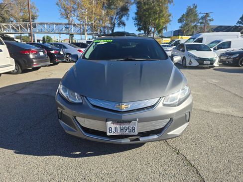 Used 2017 Chevrolet Volt LT w/ Comfort Package image 2