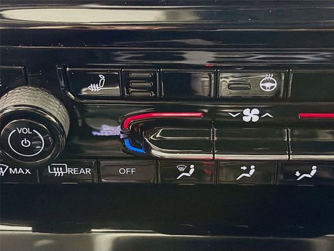 Used 2023 Jeep Grand Cherokee L Limited image 21