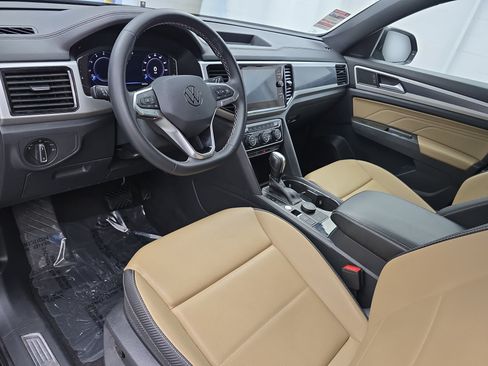 Used 2023 Volkswagen Atlas Cross Sport SE w/ Panoramic Sunroof Package AWD/4WD image 16