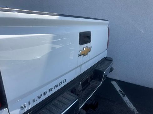 Used 2018 Chevrolet Silverado 2500 W/T AWD/4WD image 4