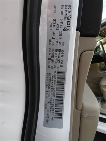 Used 2019 Jeep Grand Cherokee Overland AWD/4WD image 27