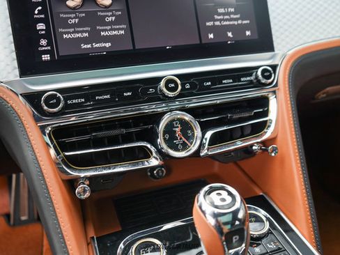 Used 2022 Bentley Flying Spur Plug-In Hybrid image 40