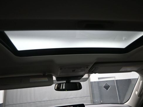 Used 2024 Nissan Armada SL w/ Captain's Chairs Package image 19