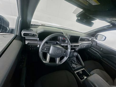 Used 2025 Toyota 4Runner TRD Off-Road image 18