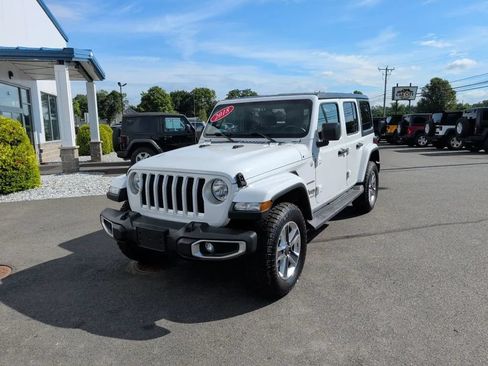 Used 2018 Jeep Wrangler Unlimited Sahara AWD/4WD image 12