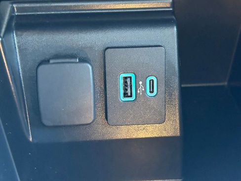 Used 2023 Ford Explorer XLT w/ Equipment Group 202A image 31