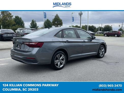 Used 2024 Volkswagen Jetta SE FWD image 6