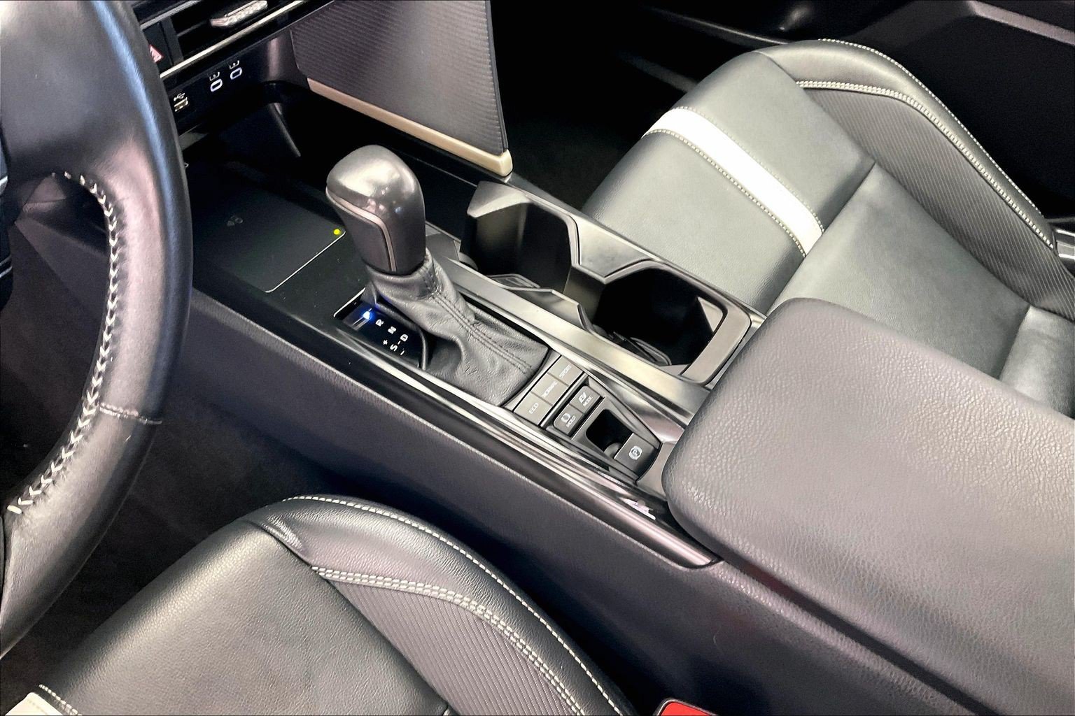 Used 2025 Toyota Camry SE FWD image 17