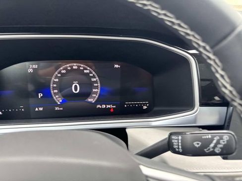 New 2026 Volkswagen Taos SE FWD image 17