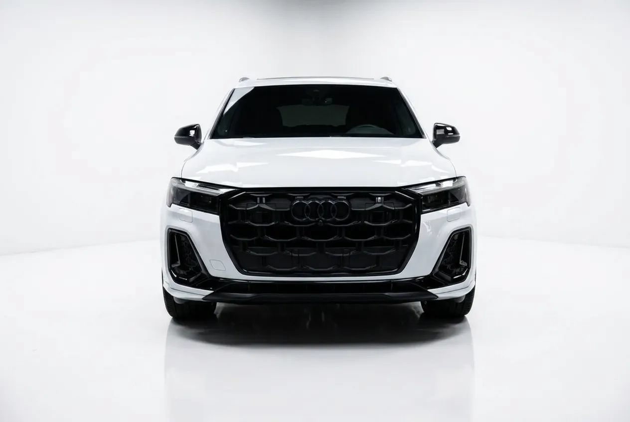 Used 2025 Audi SQ7 Premium Plus AWD/4WD image 3