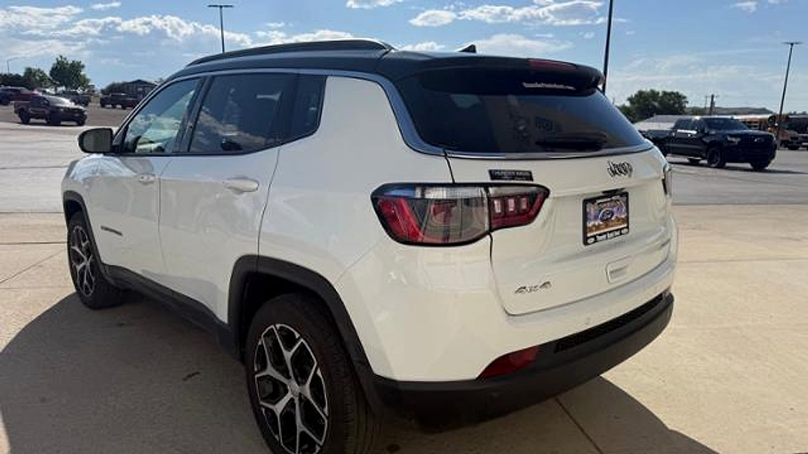 Used 2024 Jeep Compass Limited AWD/4WD image 10