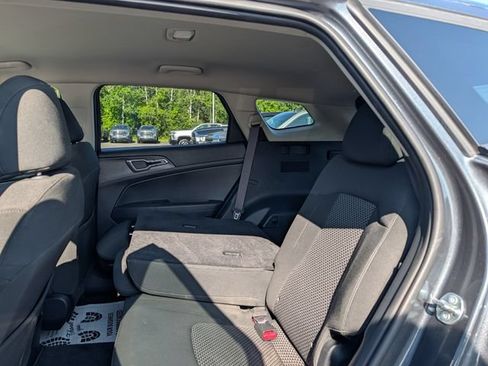 Used 2025 Kia Sportage LX AWD/4WD image 16