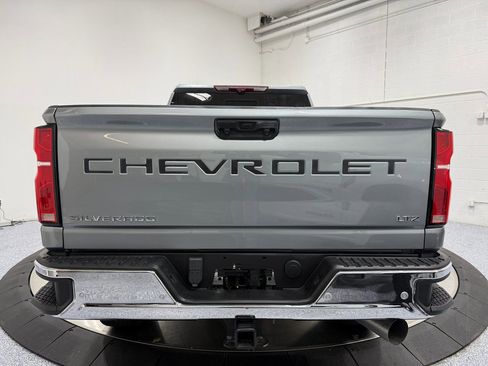 Used 2025 Chevrolet Silverado 2500 LTZ w/ LTZ Convenience Package image 6