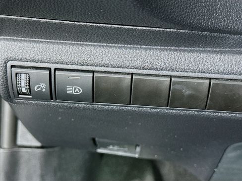 Used 2025 Toyota Corolla LE image 16