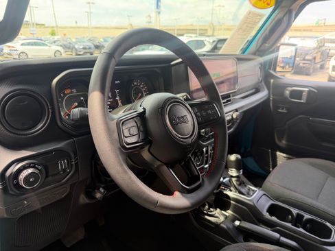 Used 2024 Jeep Wrangler Unlimited Rubicon w/ Convenience Group AWD/4WD image 39