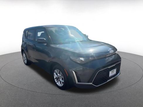 Used 2025 Kia Soul FWD image 3