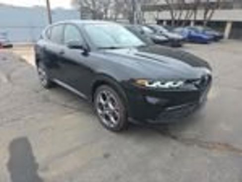 Used 2024 Alfa Romeo Tonale Veloce image 2