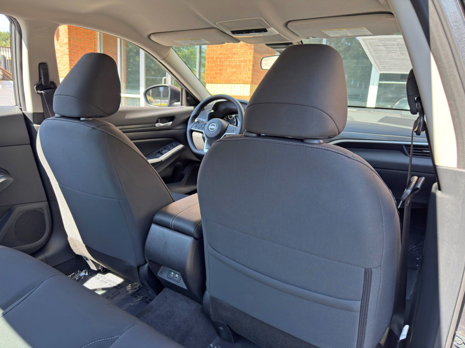 Used 2025 Nissan Altima 2.5 SV FWD image 30