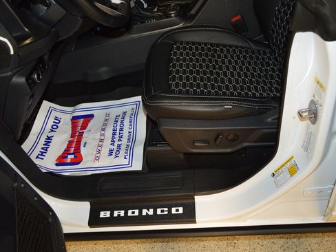 Used 2023 Ford Bronco Wildtrak image 15