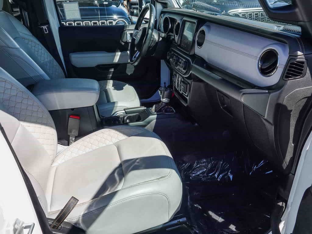 Used 2022 Jeep Wrangler Unlimited Sahara AWD/4WD image 16