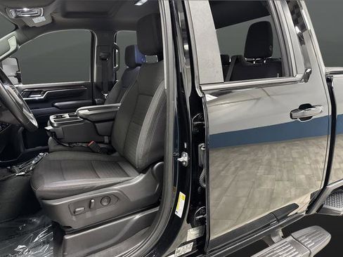 Used 2024 Chevrolet Silverado 2500 LT w/ Convenience Package image 4