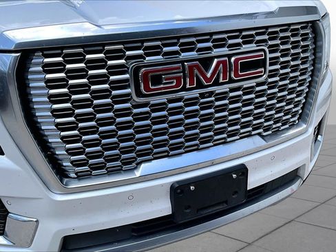 Used 2022 GMC Yukon XL Denali w/ Denali Premium Package AWD/4WD image 28