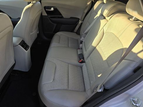 Used 2019 Kia Niro EX image 29