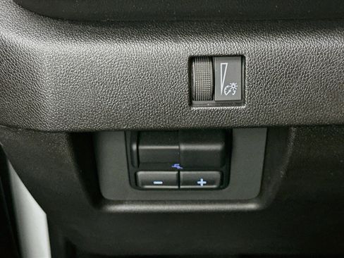 Used 2025 Chevrolet Colorado Trail Boss AWD/4WD image 17