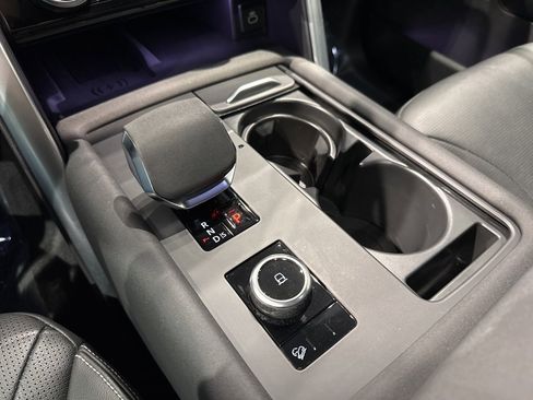 Used 2023 Land Rover Discovery S R-Dynamic image 16