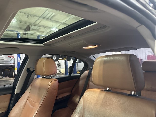 Used 2011 BMW 335i xDrive Sedan AWD/4WD image 20