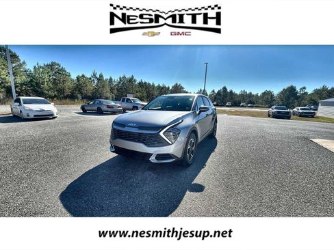 Used 2024 Kia Sportage LX image 1