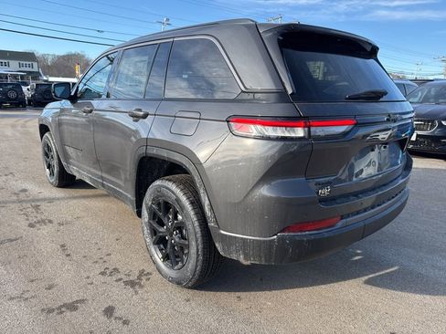 New 2026 Jeep Grand Cherokee Laredo image 3